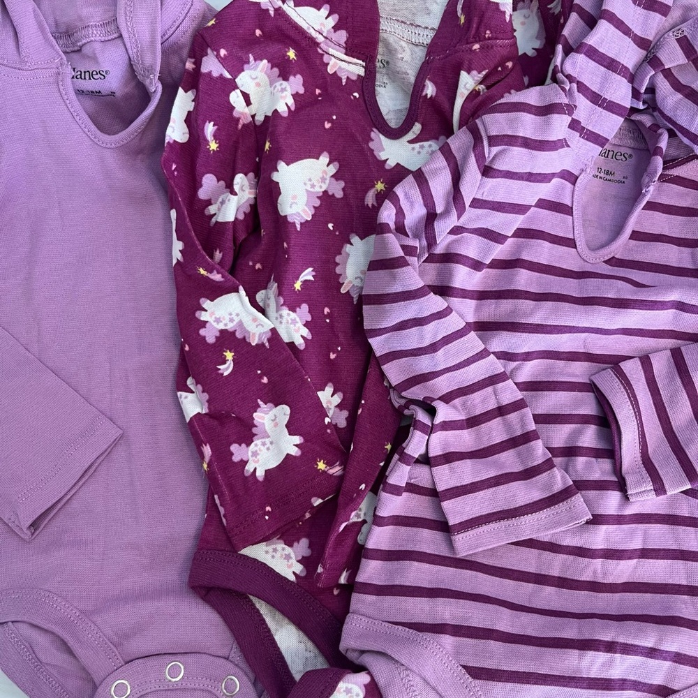 New Hanes onesies size 12-18 month. Three onesies. Long sleeve. Hoodies.